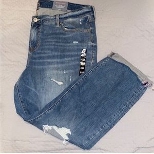 NWT - Torrid mid-rise Boyfriend Straight Distressed Jeans